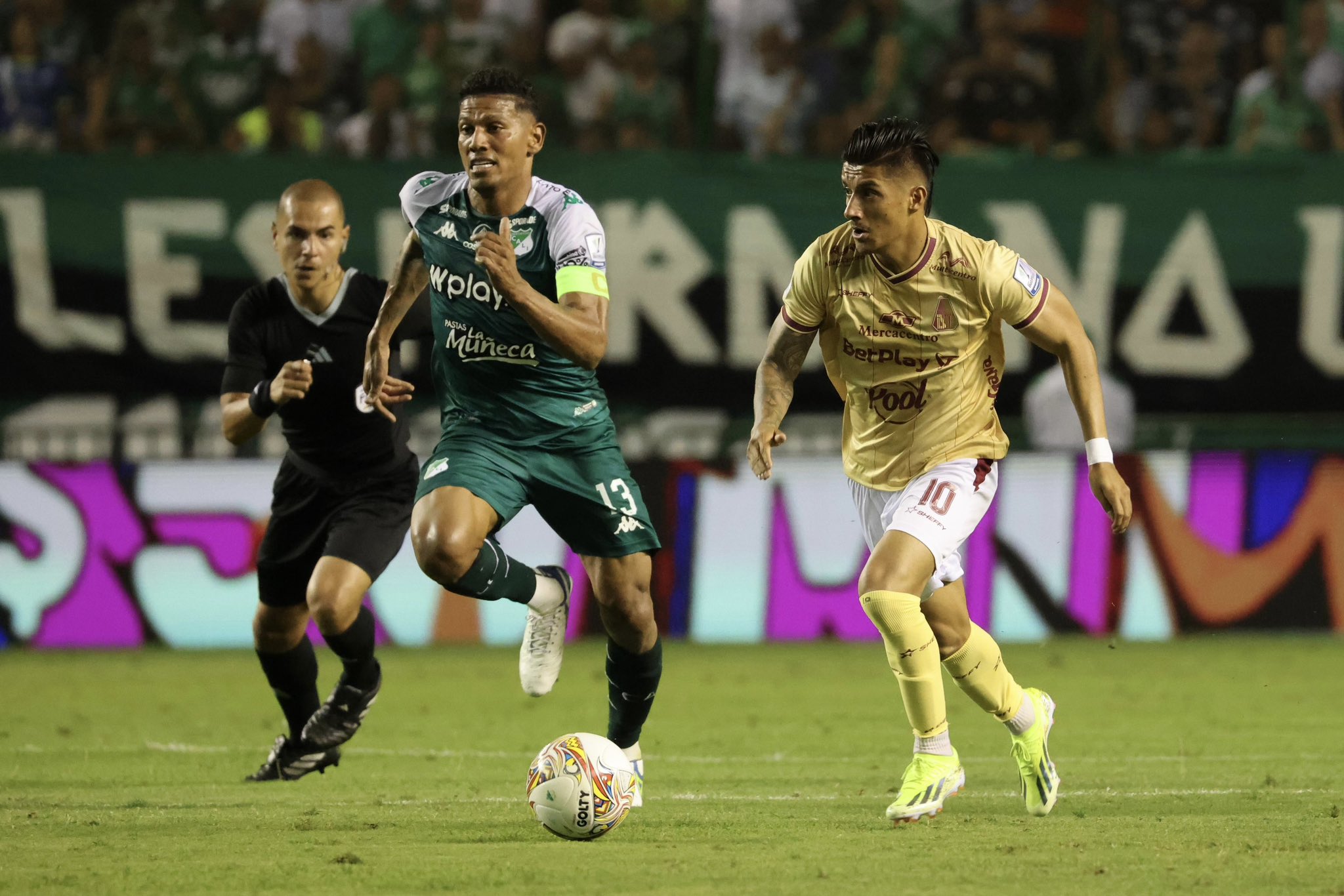Tolima le quitó el invicto al Cali con un penal de VAR: 2-1 ganó el ‘Pijao’ que es líder sólido del FPC