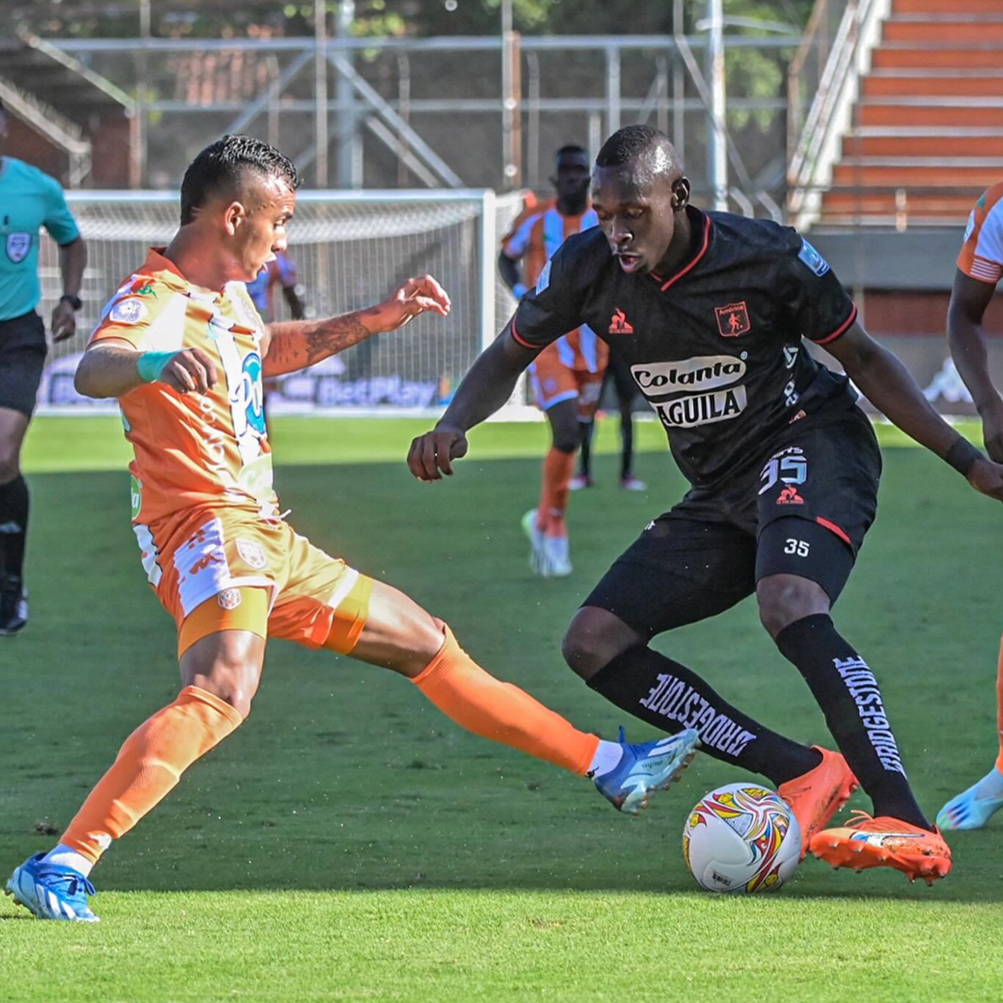 América empató 1-1 con Envigado tras un penal polémico del VAR