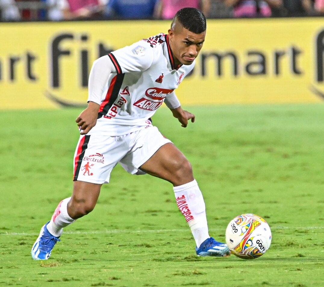 Los Barrios carburan en la goleada de América 4-1 ante DIM para soñar con la clasificación