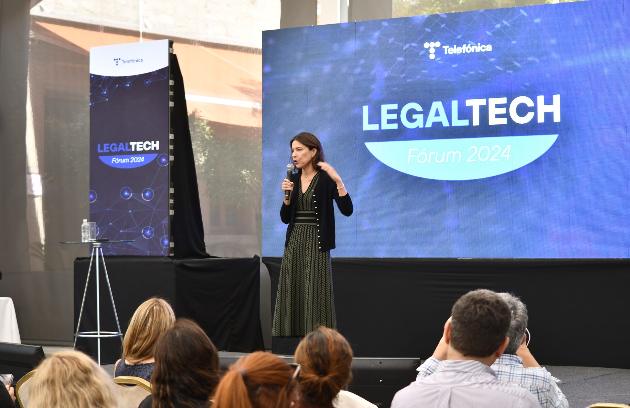 Sondeo de Telefónica Hispam revela que más del 50% de las firmas legales de la región contemplan implementar IA antes de 2026