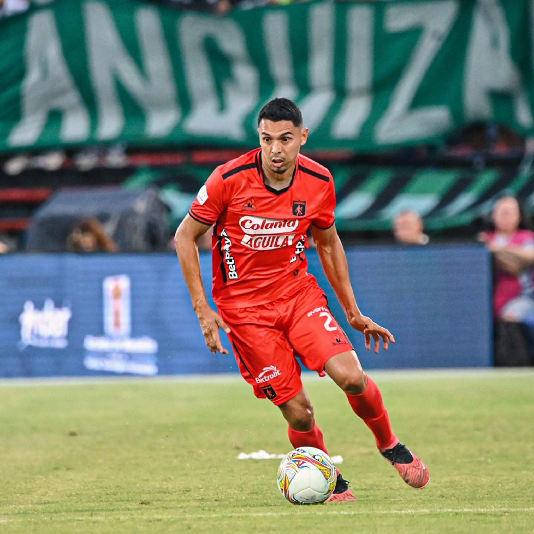 Nacional remontó 2-1 al América y se quedó con el clásico del FPC