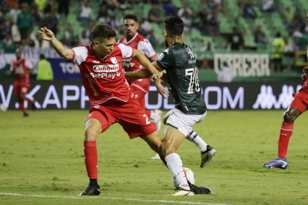 Deportivo Cali no levanta cabeza: perdió 3-1 con Santa Fe y está al borde de la zona de descenso directo