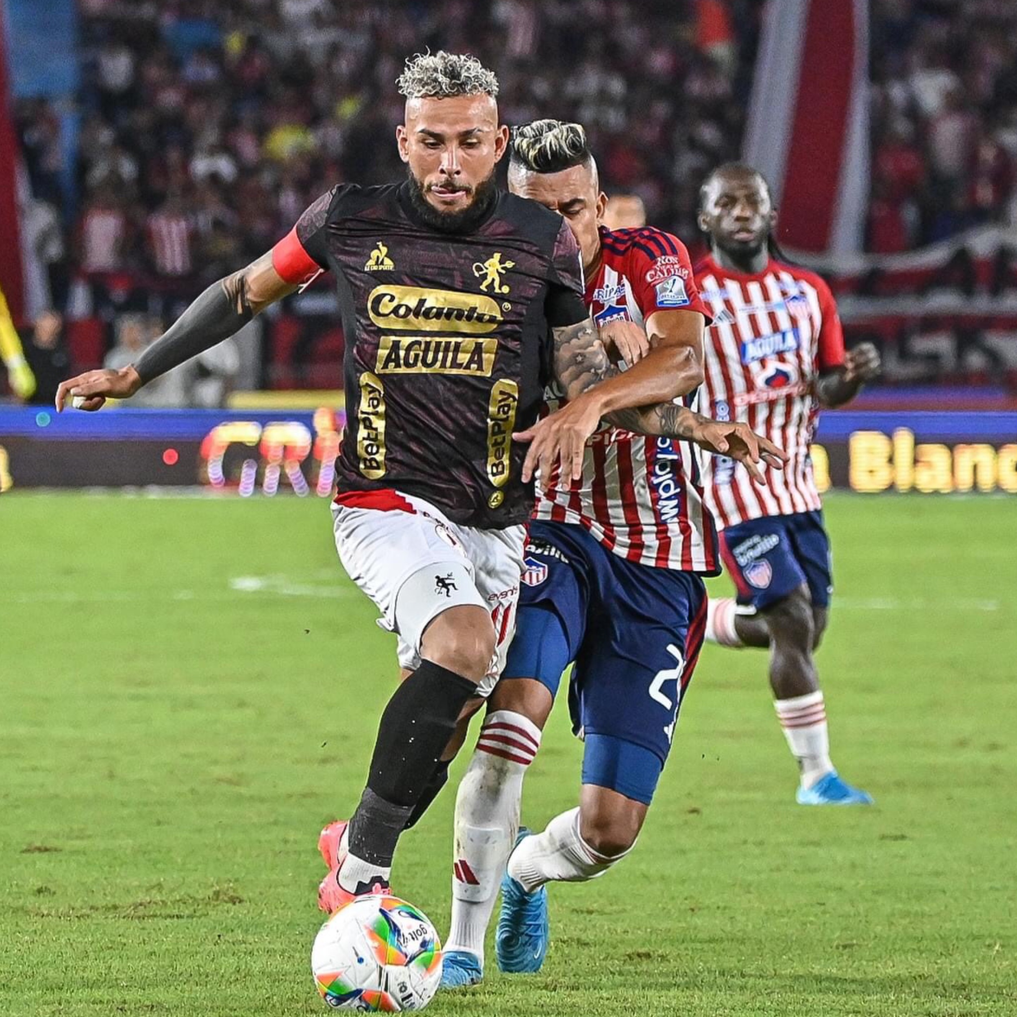 Con gol de Bacca, Junior superó al América en el inicio del Cuadrangular B