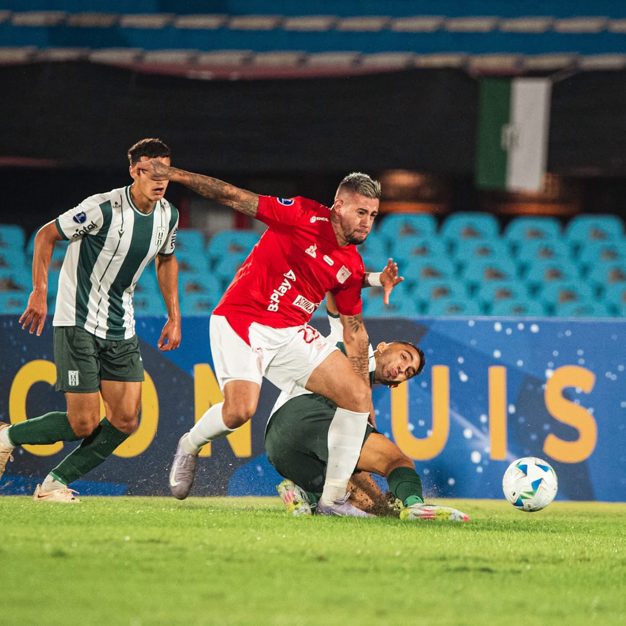 América venció 3-1 a Racing de Montevideo y conquistó Uruguay en un debut soñado en Sudamericana