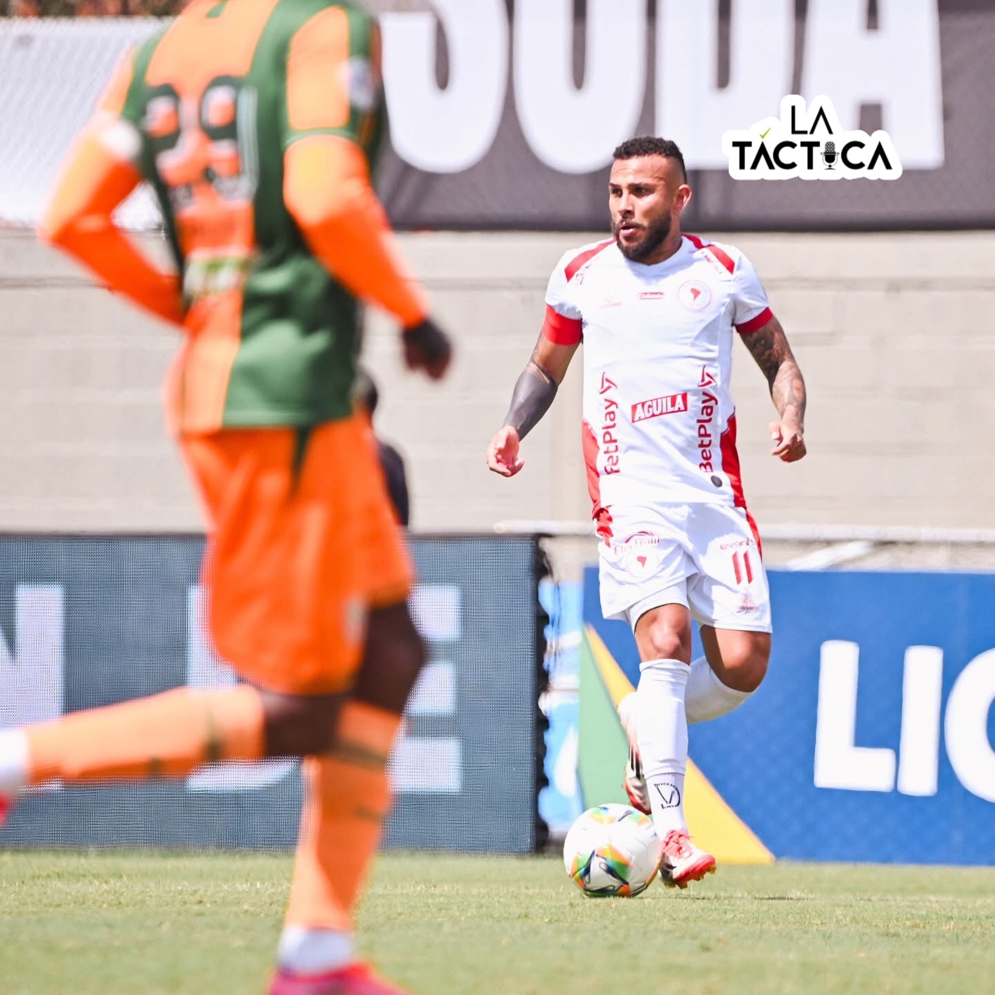 América salvó un punto en el 1-1 frente a Envigado en la primera expulsión de JuanFer Quintero como Escarlata