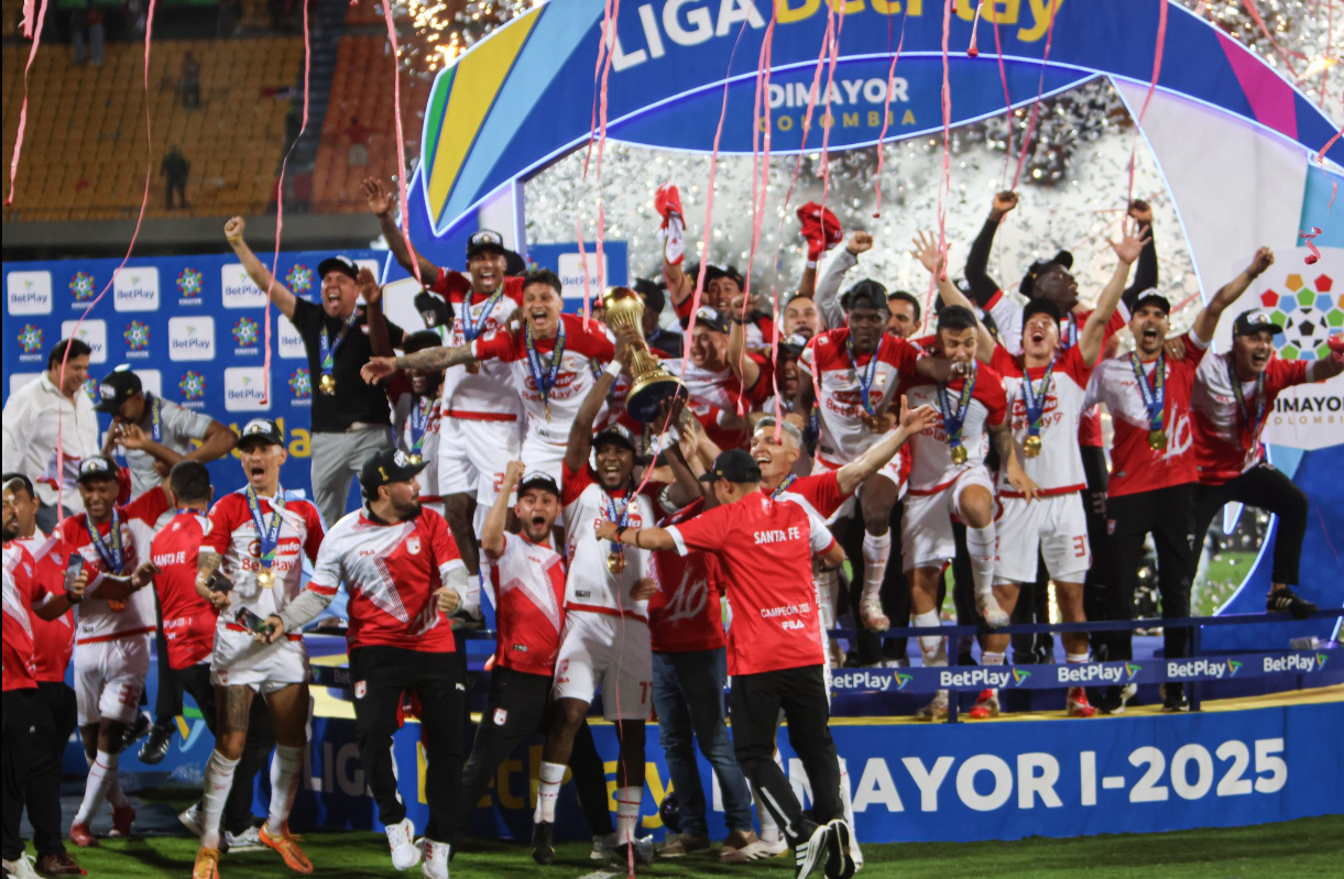 Santa Fe conquistó Medellín y borda su décima estrella en el fútbol colombiano