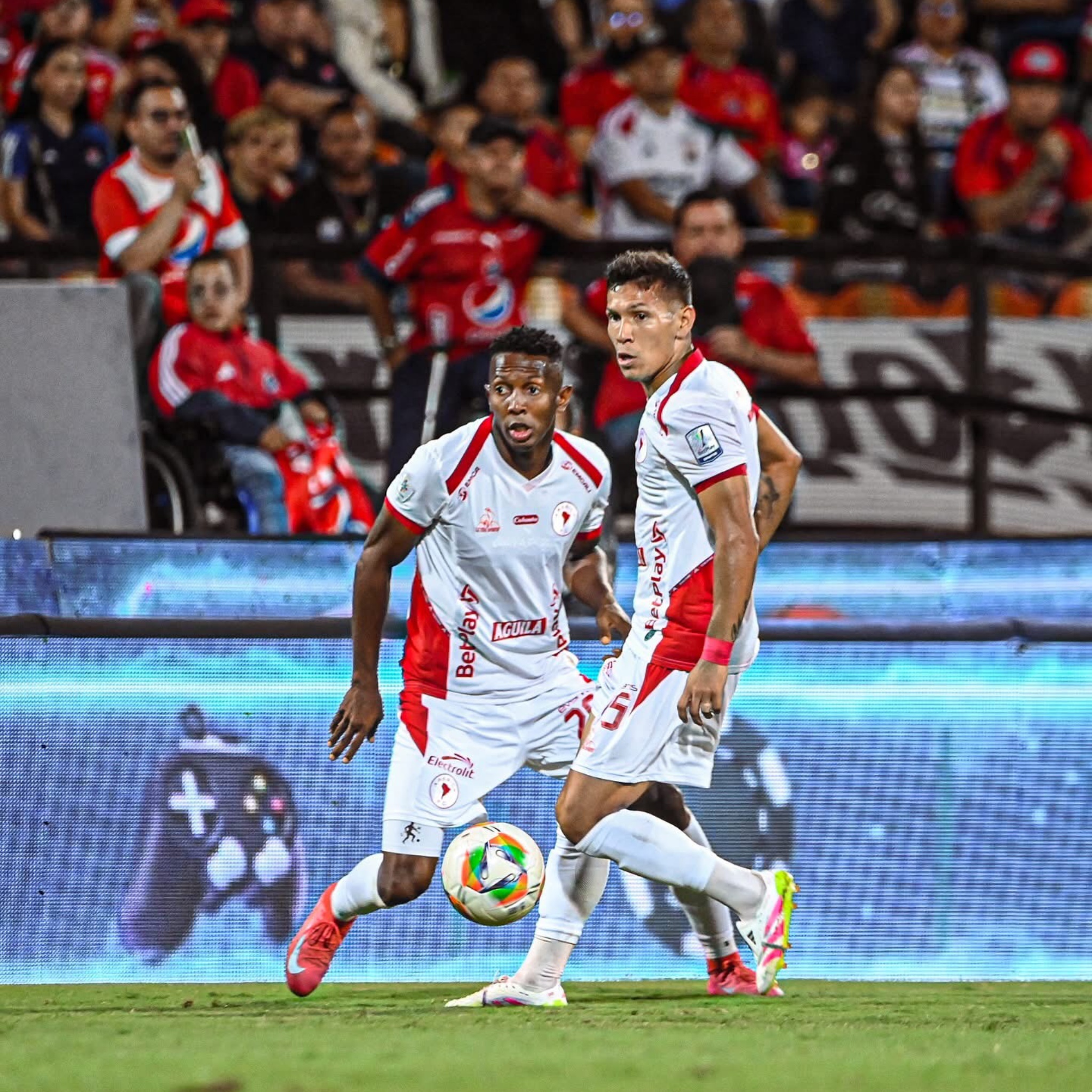 Un error de Aguerre permite al América rescatar un punto ante Medellín