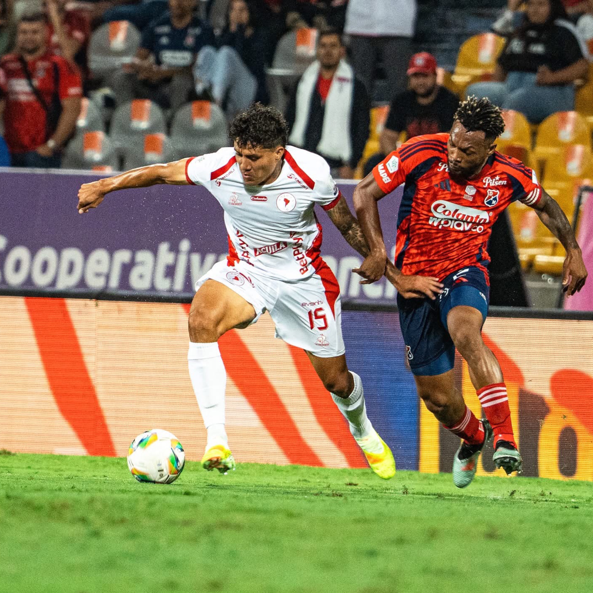América cayó goleado 3-0 ante DIM y clasificó a cuadrangulares