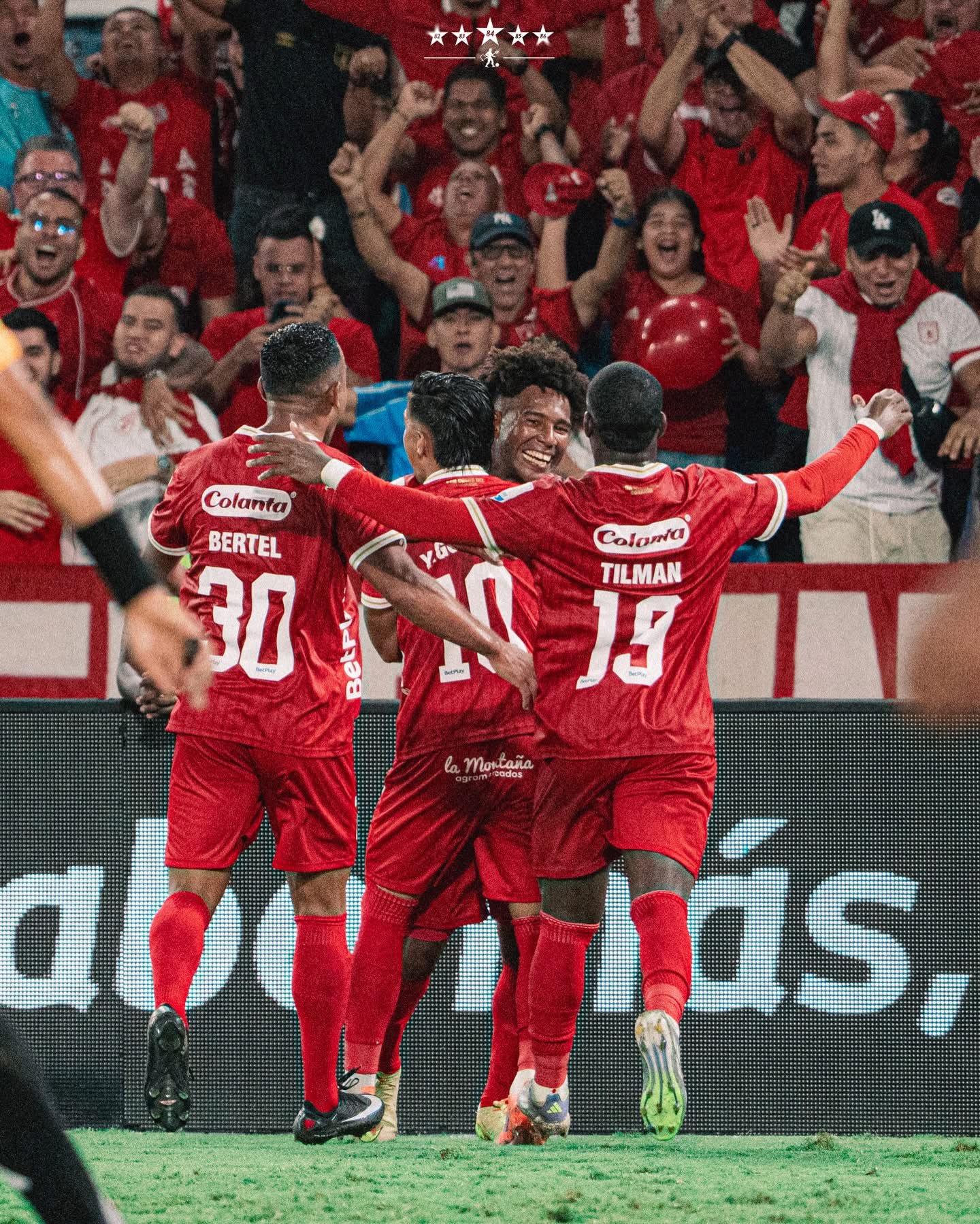 Cumpleaños feliz: Con gol de Valencia, América ganó el clásico de rojos a Santa Fe
