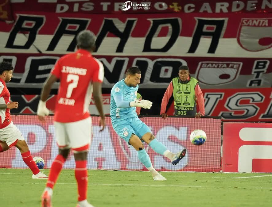 Lamentable imagen: América igualó sin goles ante Santa Fe en El Campín en un duelo marcado por la violencia