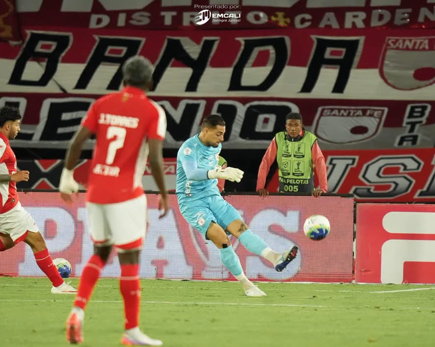Lamentable imagen: América igualó sin goles ante Santa Fe en El Campín en un duelo marcado por la violencia