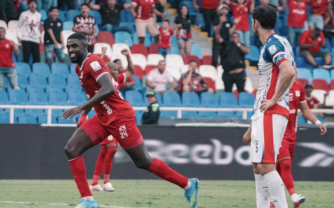 América goleó 3-0 a Alianza y sigue en lo más alto del FPC