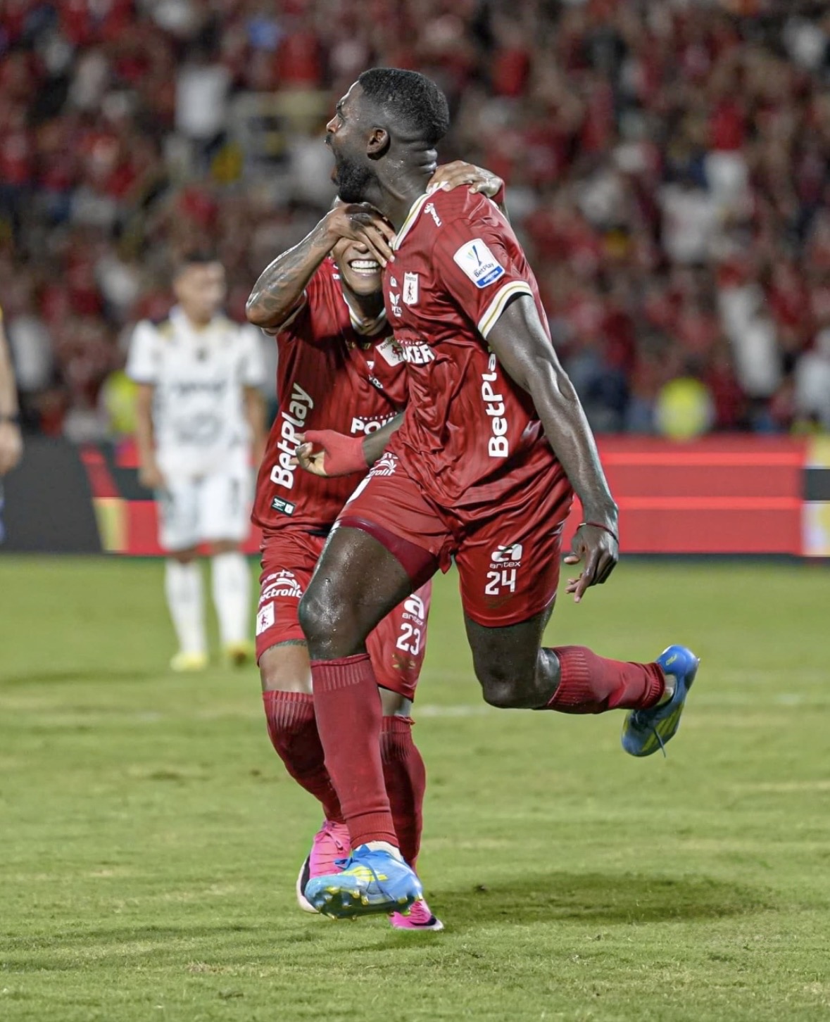 Con gol en el último suspiro, América remontó a Llaneros y continúa en lo más alto del FPC